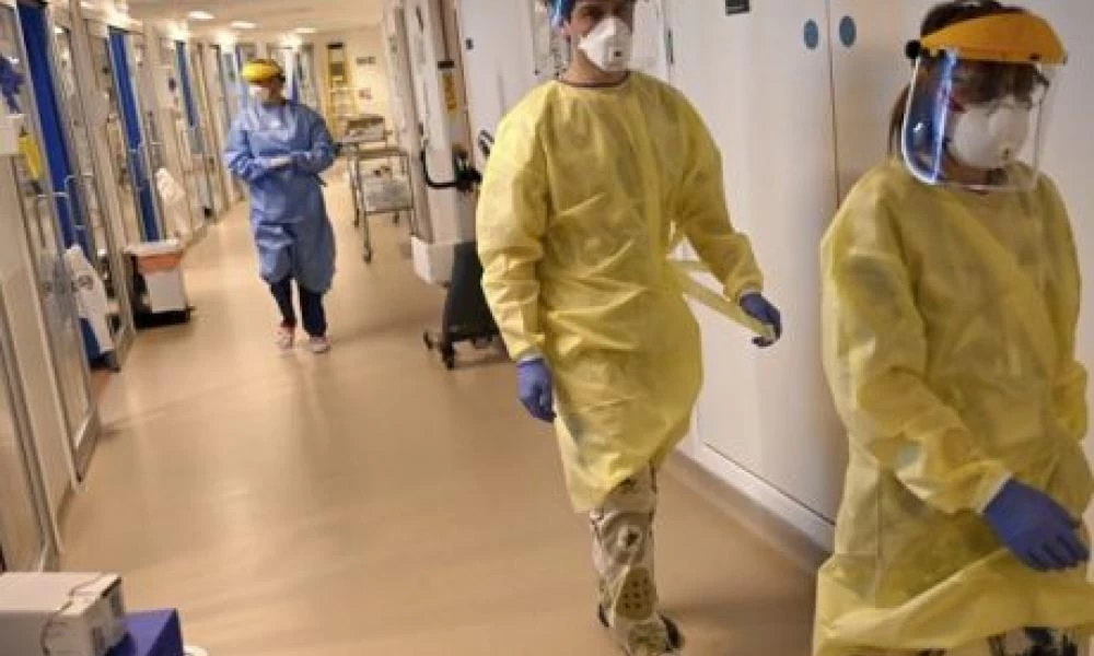 Αγγλία: Προβλέπονται μεγάλες λίστες αναμονής για τα νοσοκομεία